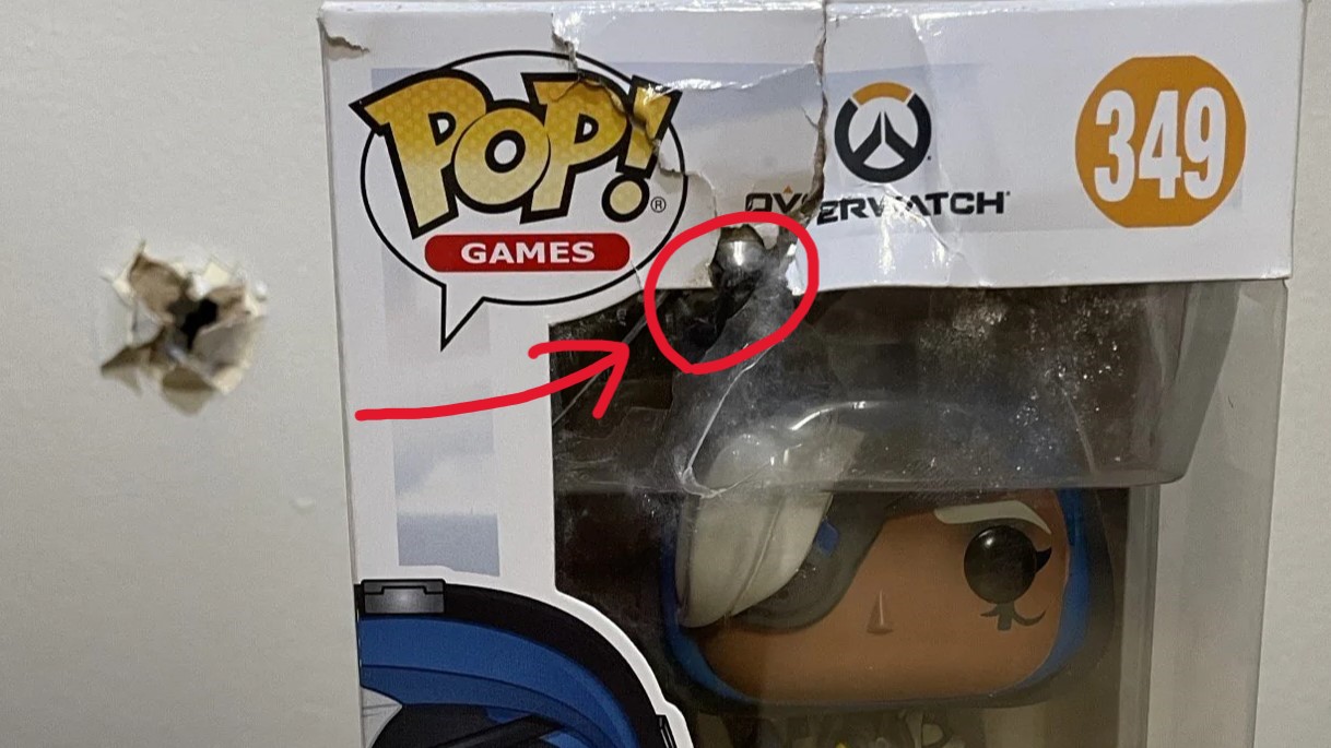 【OW2】海外勢のアナフィギュアに流れ弾がヒット、ホルスの目を失いかける事態に