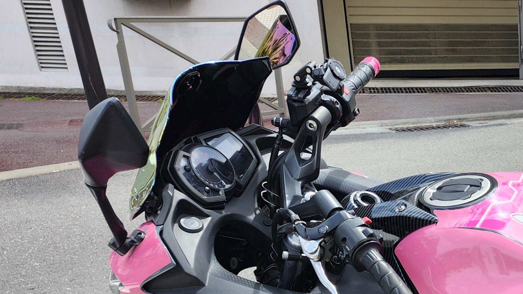 【海外の反応】絶対にDVa専が乗ってるバイクが見つかるwwｗｗ