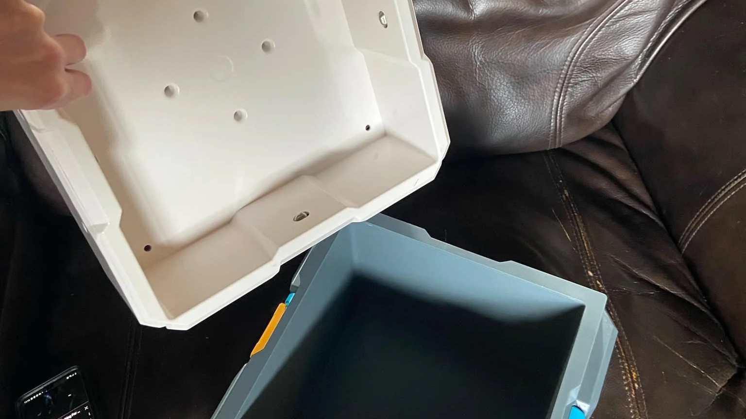 【OW2】リサイクルショップでとんでもないOWグッズを見つける海外勢現るww