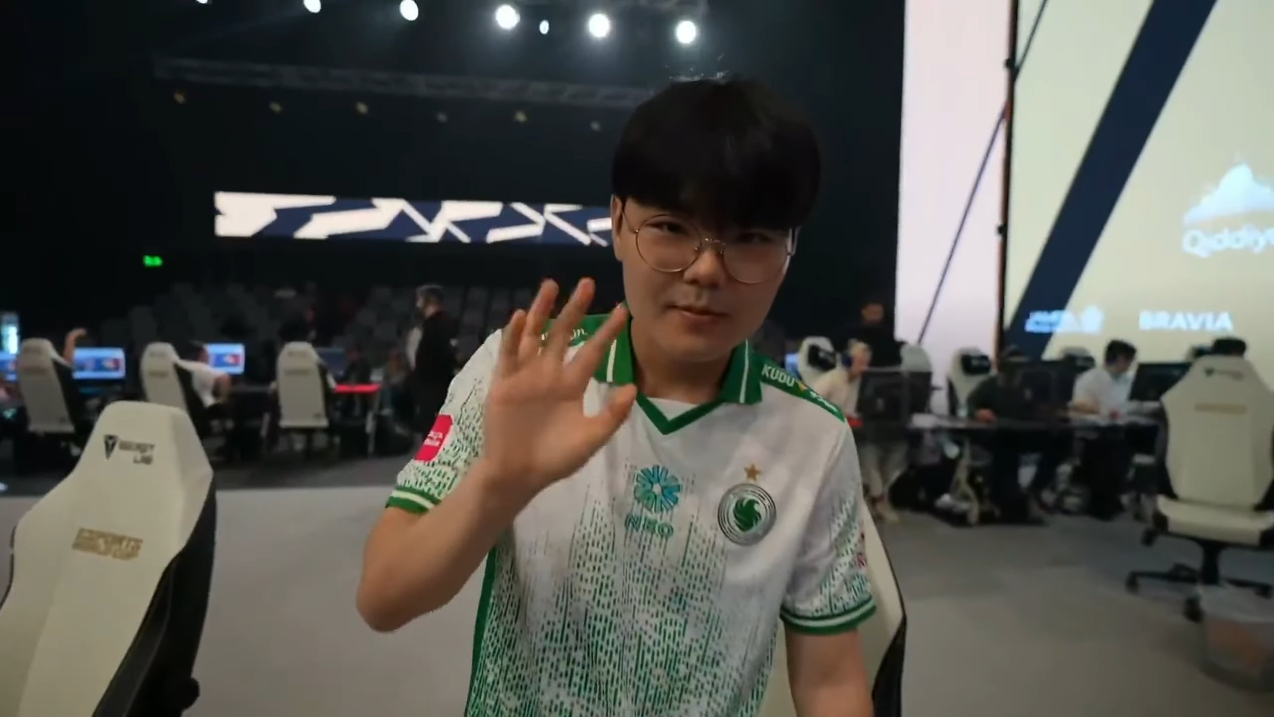 【OWCS】ChiYoのEWC優勝後の配信まとめ―「ママ！！」と叫ぶSOMEONE、シンメ構成はチェス