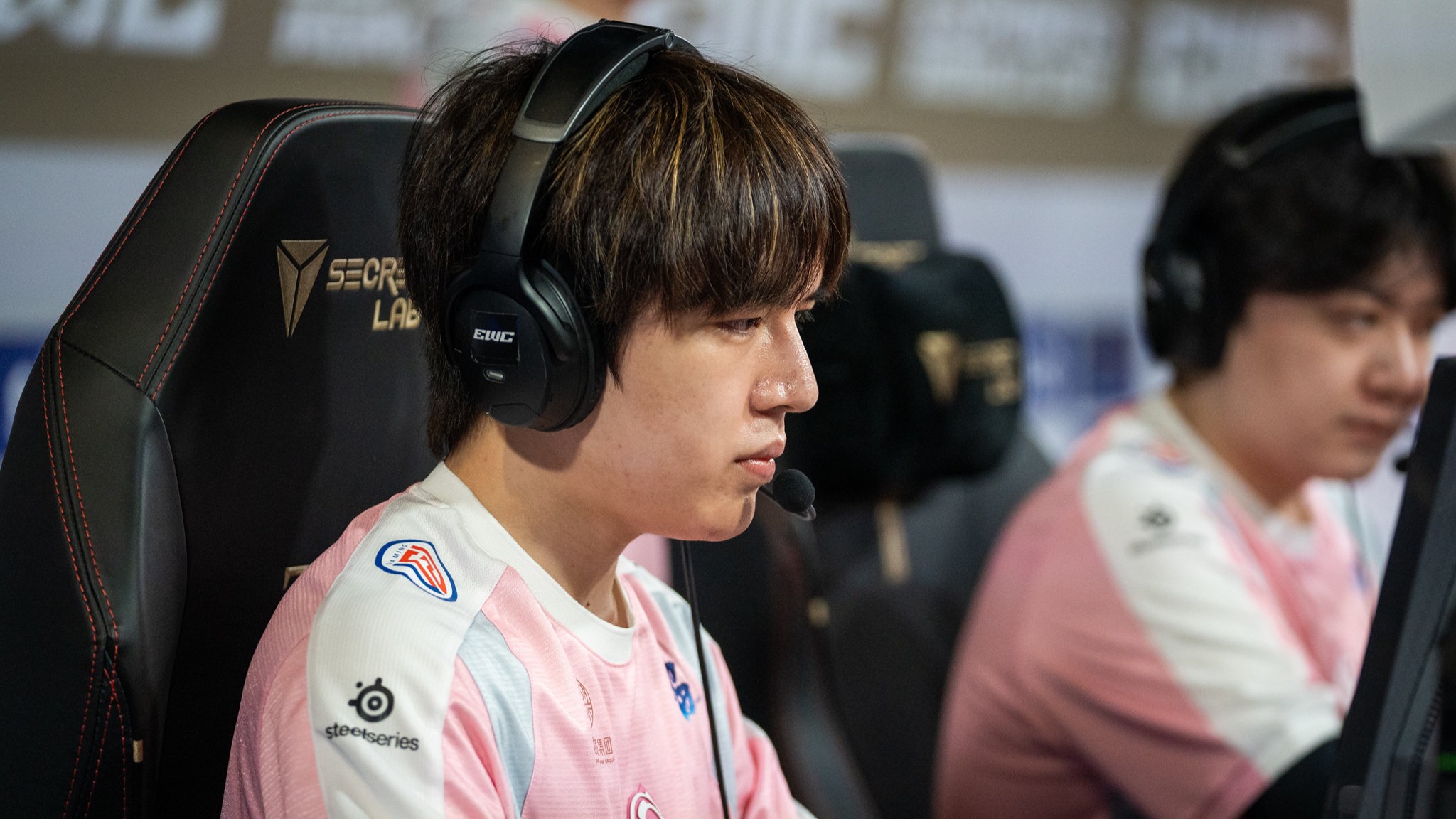 【悲報】中国OW界のスター選手、深夜3時の配信で涙の謝罪→海外勢「これは酷すぎる」